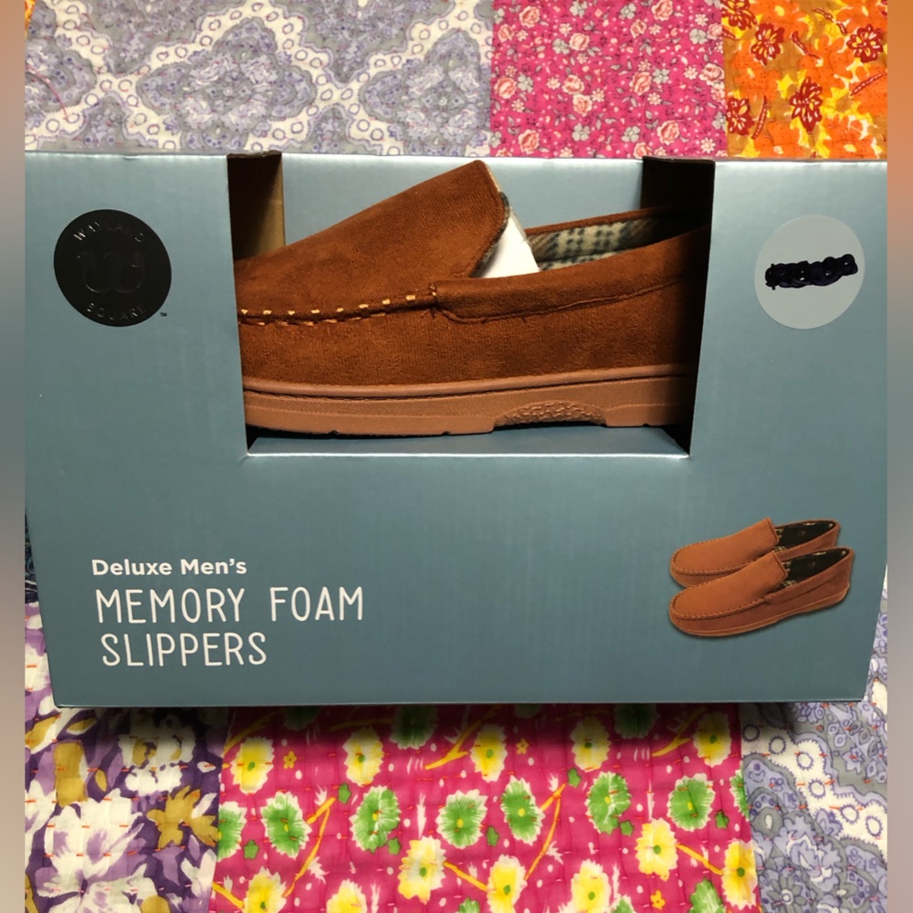 Men’s Deluxe memory foam slippers. New! Perfect as a gift! 🎁🎄🎅🏻 Size M 8/9